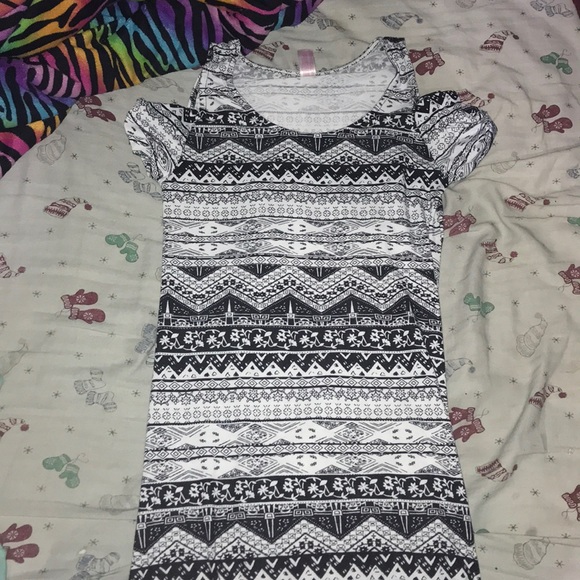 Opened sleeves body con dress - Picture 1 of 1